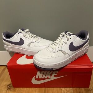 Nike Women's Gamma Force size 9.5 like NEW